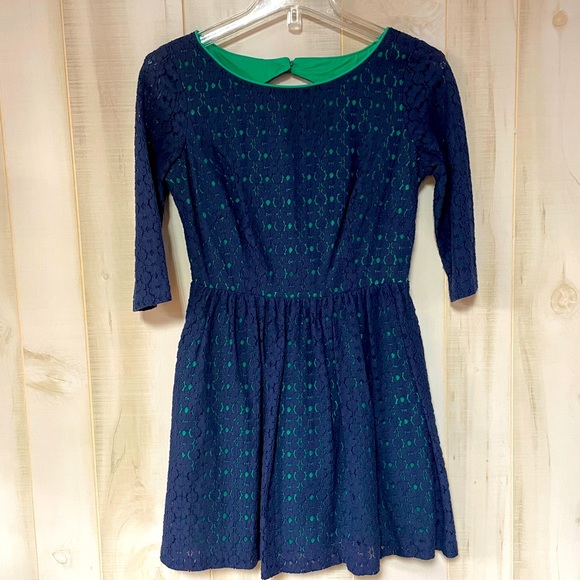Lilly Pulitzer Dresses & Skirts - Lilly Pulitzer Navy Blue Lace and Green 3/4 Sleeve Dress Sz 4